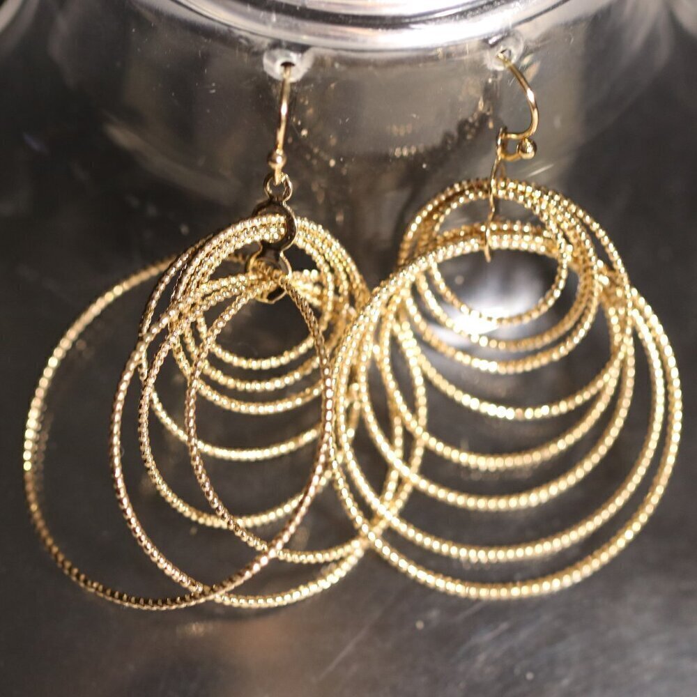 Avon Dusted in Glamor Drop Earrings Goldtone W/Original Box - Picture 2 of 3